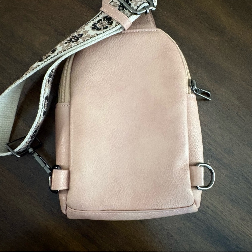 NWOT Imperial Horse Elegant Blush Pink Crossbody Bag Floral Strap boho travel - Picture 4 of 9
